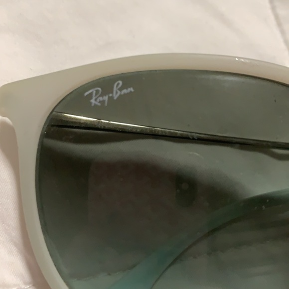 Ray Ban sun glasses — great condition - Picture 2 of 4